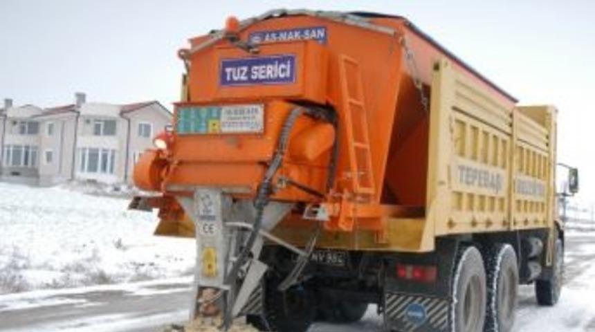 Tepebaşı&rsquo;ndaki Yollarda Buzlanmaya Karşı Tuzlama &Ccedil;alışmaları