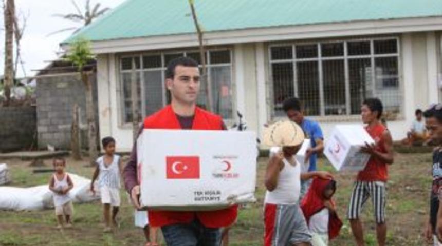 Evsiz Kalan Filipinlilerin Imdadına T&uuml;rk Kızılayı Yetişti