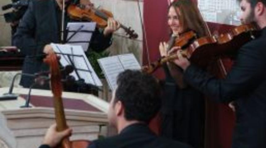 Meclis'te M&uuml;zik Dinletisi Eşliğinde Sorunlar Dile Getirildi