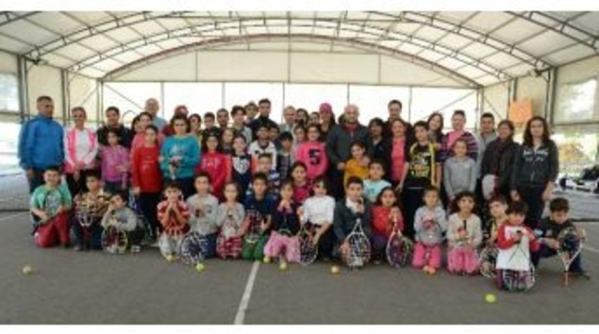 Muratpaşa Kış Spor Okulları &Ccedil;alışmalarını S&uuml;rd&uuml;r&uuml;yor