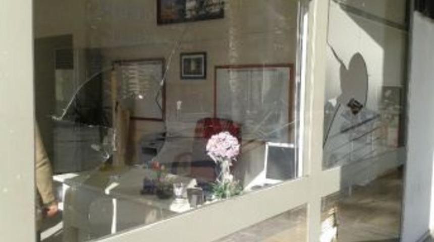 İzmir B&uuml;y&uuml;kşehir Belediyesi'ne Saldırı