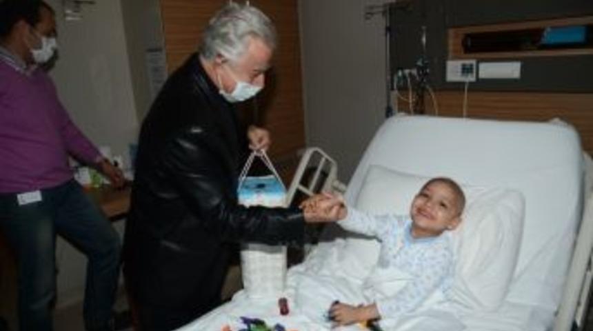 Aldırmaz L&ouml;semili &Ccedil;ocukları Sevindirdi