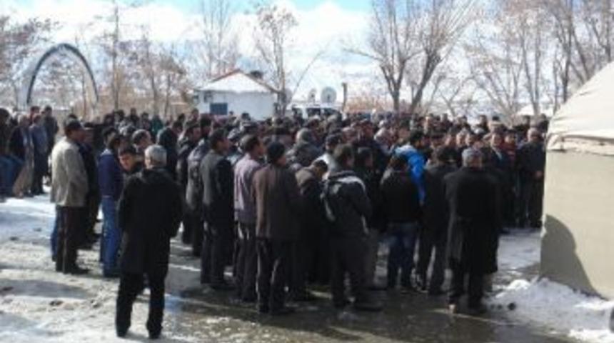 Y&uuml;ksekova&rsquo;daki &Ouml;l&uuml;mlere Tepki B&uuml;y&uuml;yor