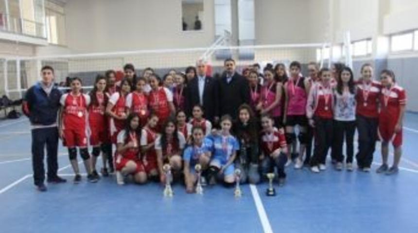 Voleybolun Şampiyonu Elbeyli İmkb Lisesi Oldu