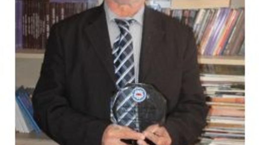 D&ouml;rtyollu Yal&ccedil;ın Karabulut'a Amat&ouml;r Spora Hizmet &Ouml;d&uuml;l&uuml;