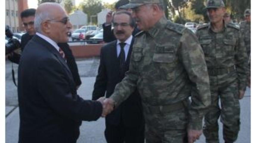 Orgeneral Y&ouml;r&uuml;k'ten Vali Coş'a Ziyaret