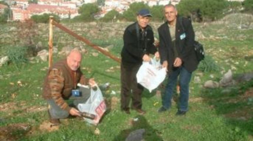 Ayvalık&rsquo;ta &Ccedil;evreciler &Ccedil;&ouml;p Topladı