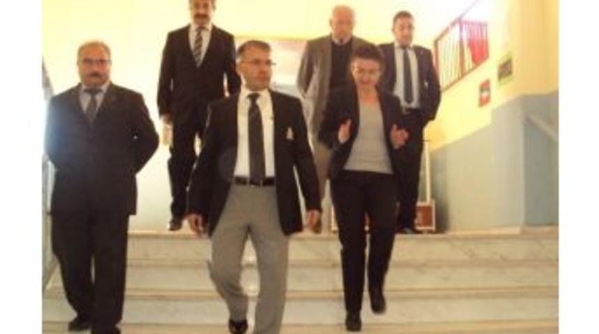 Burhaniye&rsquo;de Kaymakam Liseli Gen&ccedil;lerle Bir Araya Geldi