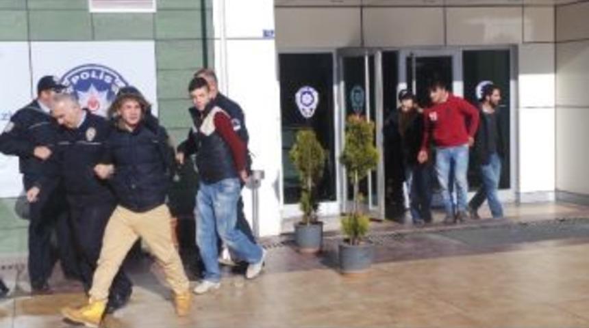 Eczane Ararken Parası Gasp Edildi