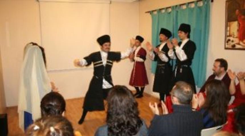 Halk Oyunları Dans Yarışması Coşturdu