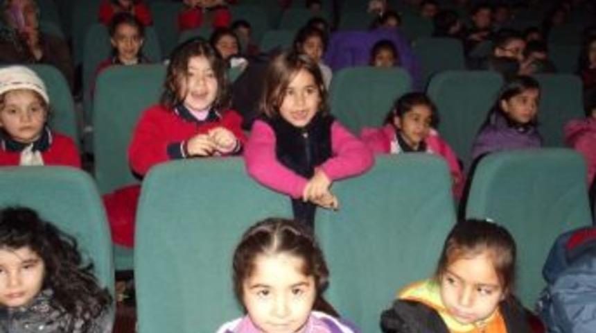 &Ccedil;ocuklar Hem G&uuml;ld&uuml;r&uuml;ld&uuml; Hem D&uuml;ş&uuml;nd&uuml;r&uuml;ld&uuml;