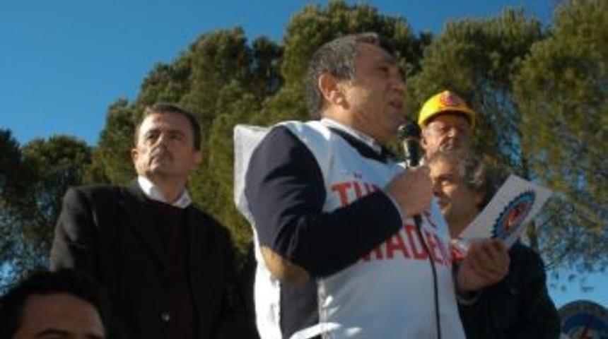 İş&ccedil;iler A&ccedil;lık Grevine Başladı