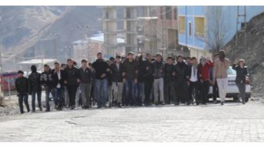 Y&uuml;ksekova&rsquo;daki Olaylar Şemdinli&rsquo;de Protesto Edildi