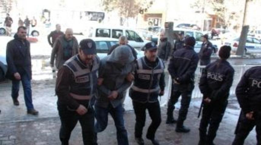 Yakın Arkadaşını Yanlışlıkla &Ouml;ld&uuml;rm&uuml;ş