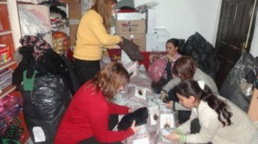 Kadın Derneği 750 Kadına Giyim Malzemesi Dağıttı