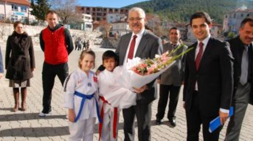 Muğla'da 5 Bin Fidan Ceviz Fidanı Dağıtldı