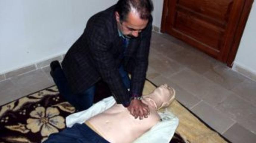 İl &Ouml;zel İdaresi Personeline İlk Yardım Eğitimi Veriliyor