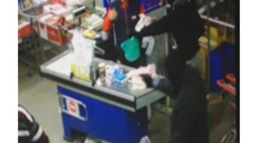 Gaziantep&rsquo;teki Market Soygunu G&uuml;venlik Kamerasına Yansıdı