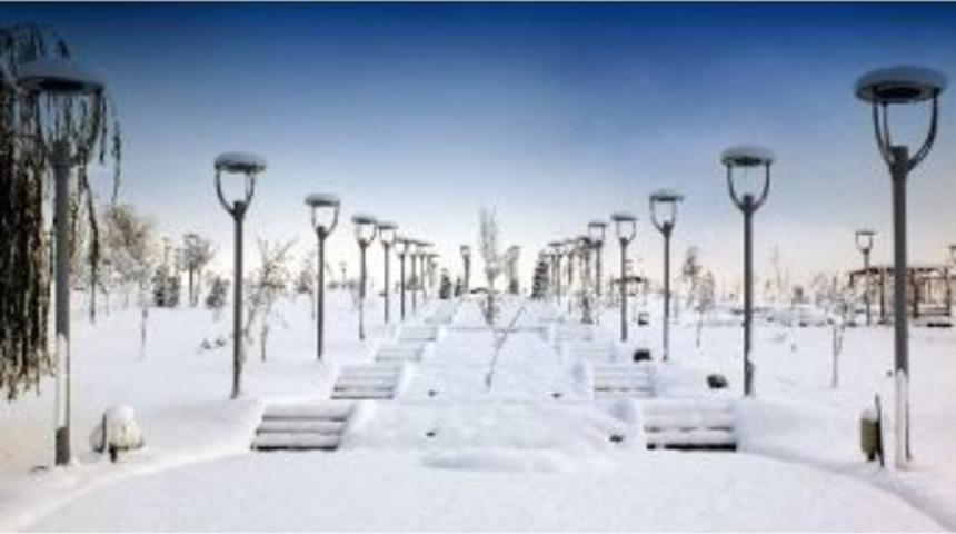 Kar Yağdı &Ccedil;ocuklar Sevindi