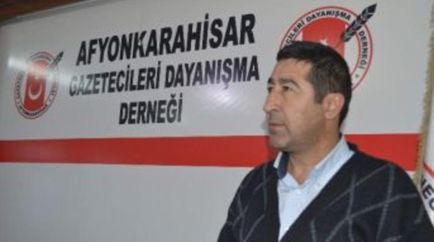 Gazeteciler Denktaş&rsquo;a Anıt Mezar Yapılmasına Talip Oldu