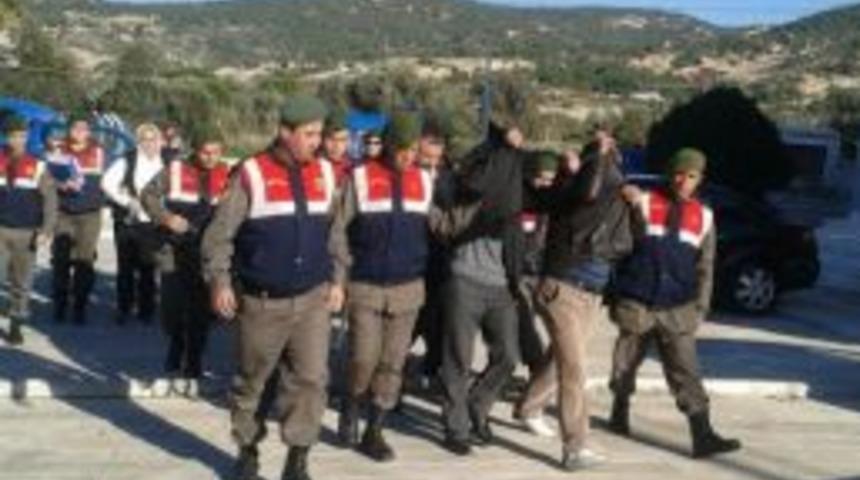 Zorla Fuhuş Yaptıran Beş Kişi Yakalandı