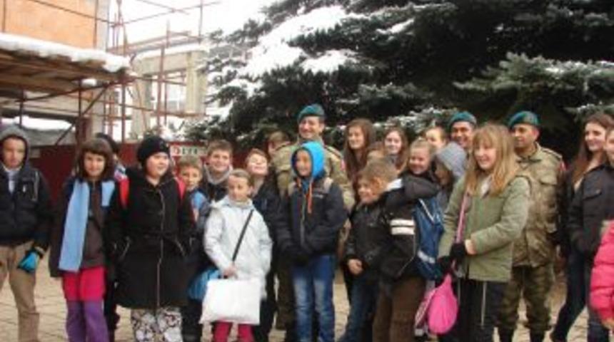 T&uuml;rk Askerleri Bosna-Hersek'te Okul Tadilatı Yaptırıyor