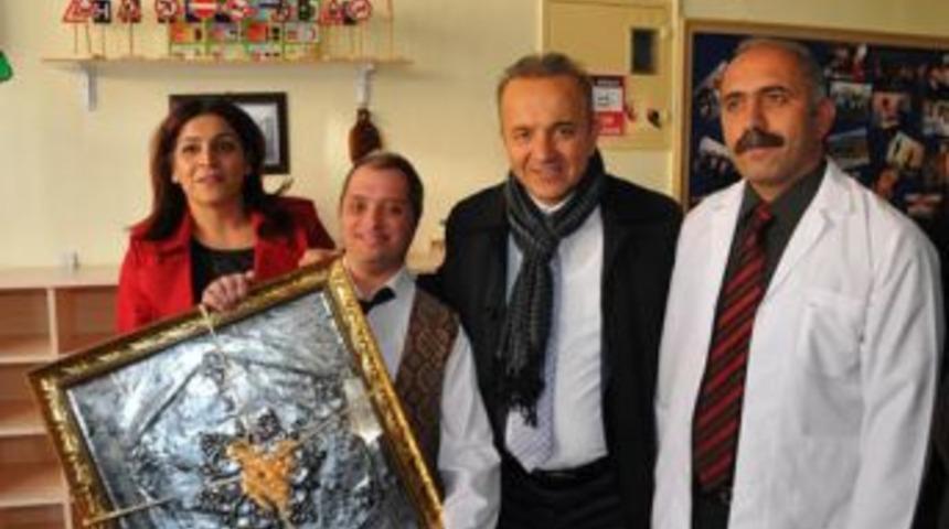 Vali G&uuml;ner&rsquo;den Rehabilitasyon Merkezine Ziyaret