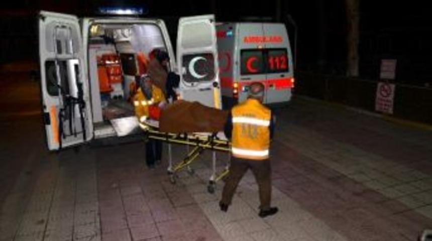 Kamyonet Devrildi: 5 Yaralı