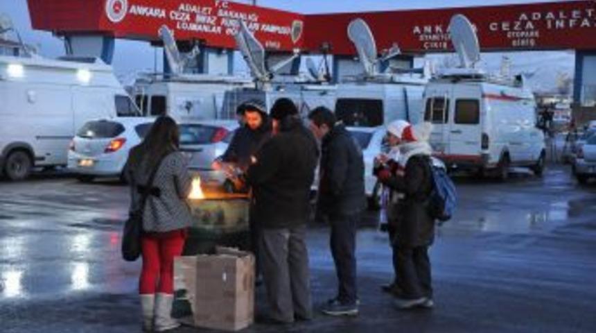 CHP&rsquo;liler, Sincan Cezaevi &Ouml;n&uuml;nde Balbay&rsquo;ı Bekliyor