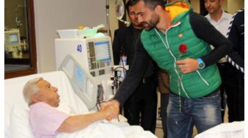 Hataylı Futbolculardan Anlamlı Ziyaret