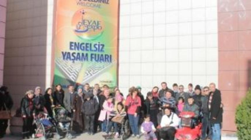 Yenişehir Engelli Meclisi, Engelsiz Yaşam Fuarı'nı Ziyaret Etti