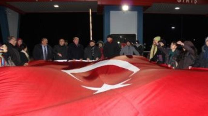 Sincan Cezaevi &Ouml;n&uuml;nde Balbay Coşkusu