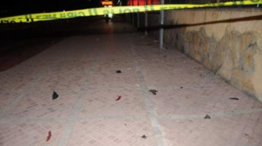 Otob&uuml;s Durağındaki Ş&uuml;pheli &Ccedil;anta F&uuml;nyeyle Patlatıldı