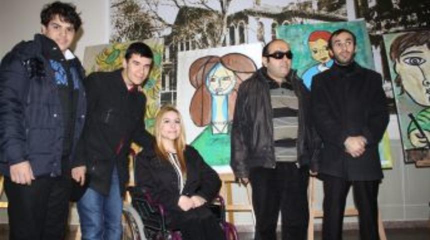 Bedeni Engelli Ama Ruhundaki Coşku Onu M&uuml;zisyen Yaptı