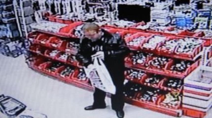 Pes Dedirten Hırsızlık G&uuml;venlik Kamerasında