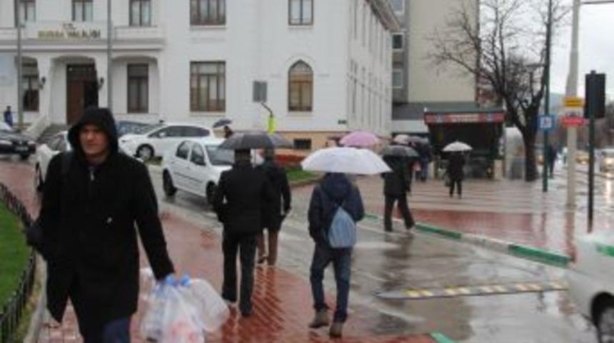 Bursalılar, Sabah Kar Beklerken, Yağmur S&uuml;rpriziyle Karşılaştı