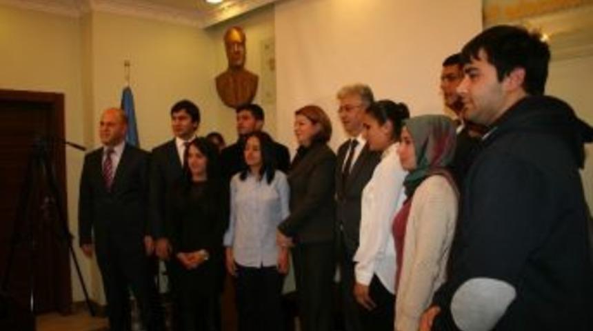 Azerbaycan&rsquo;ın Merhum Cumhurbaşkanı Haydar Aliyev &Ouml;l&uuml;m Yıld&ouml;n&uuml;m&uuml;nde Kars'ta Anıldı