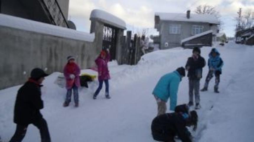 Karakış en &ccedil;ok &ccedil;ocukları neşelendirdi