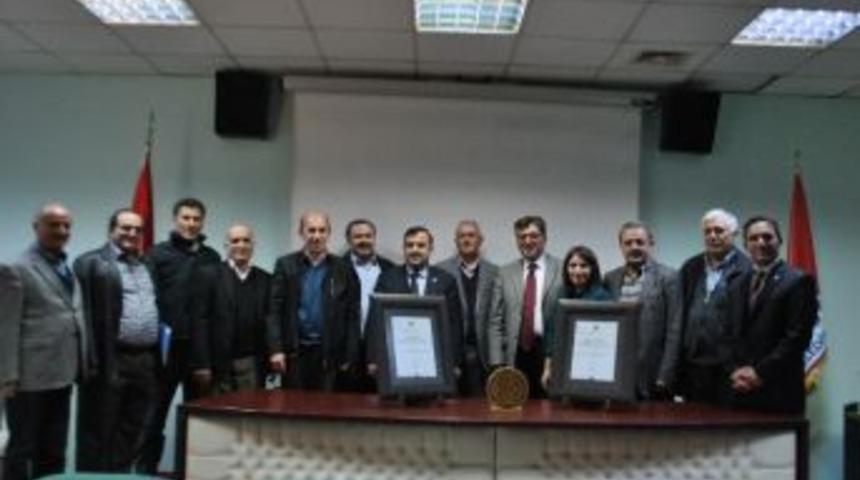 Başkan &Ouml;zc&uuml; Avrupa &Ouml;d&uuml;l&uuml; Mutluluğunu Meclis &Uuml;yeleriyle Paylaştı