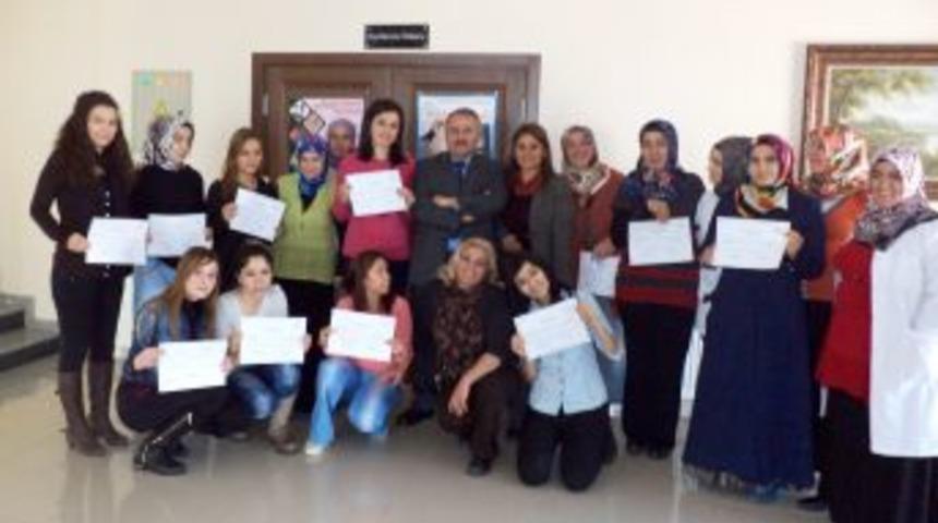 Nezaket Kursiyerleri Sertifika Aldı