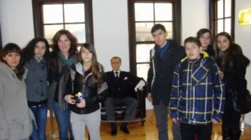 Atat&uuml;rk Sevgisi T&uuml;rk - Yunan &Ouml;ğrenci Ve &Ouml;ğretmenleri Buluşturdu