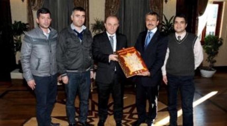 Harita Ve Kadastro M&uuml;hendislerinden Vali &Ouml;zt&uuml;rk&rsquo;e Ziyaret