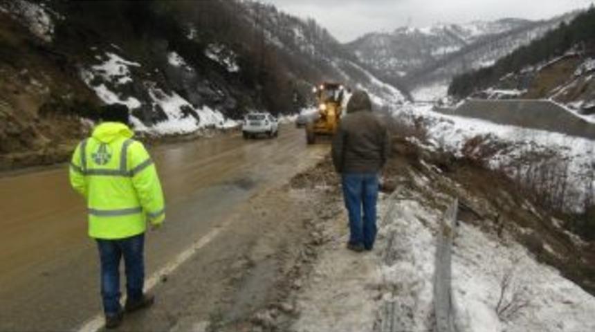 Zonguldak-Ankara Kara Yolunda Heyelan
