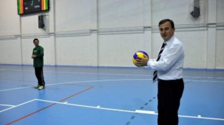 Suşehri Kaymakamlığı Voleybol Turnuvası Başladı
