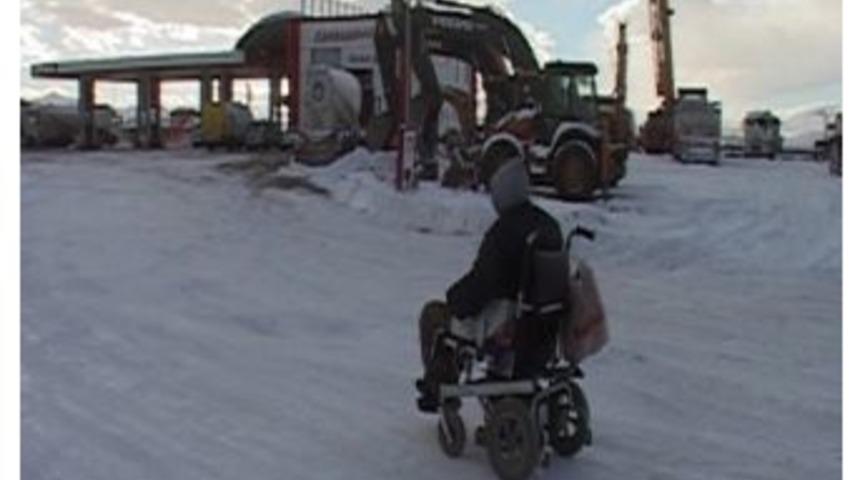 Kars&rsquo;ta Ak&uuml;l&uuml; Arabasıyla Eksi 18 Derecede 8 Kilometre Yol Kat Ediyor