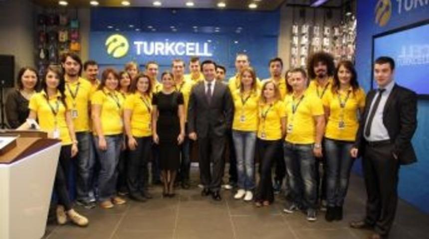 Turkcell&rsquo;in İstanbul Dışındaki İlk Konsept Mağazası Antalya&rsquo;da A&ccedil;ıldı