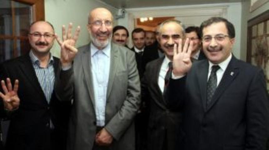 Gazeteci Dilipak, Ak Parti İl Başkanlığını Ziyaret Etti