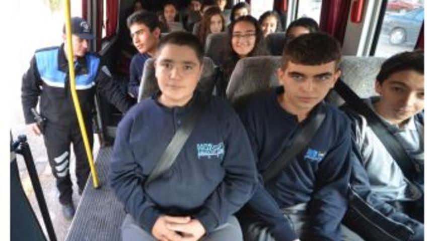 Aksaray Polisinden 'Hızını Sevgiye Ayarla' Projesi