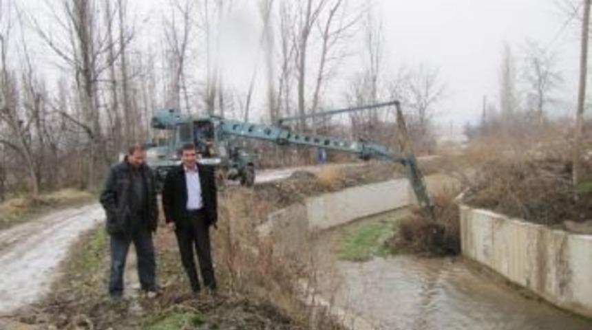 K&uuml;&ccedil;&uuml;k&ccedil;ay'da Zemin Temizleme &Ccedil;alışması