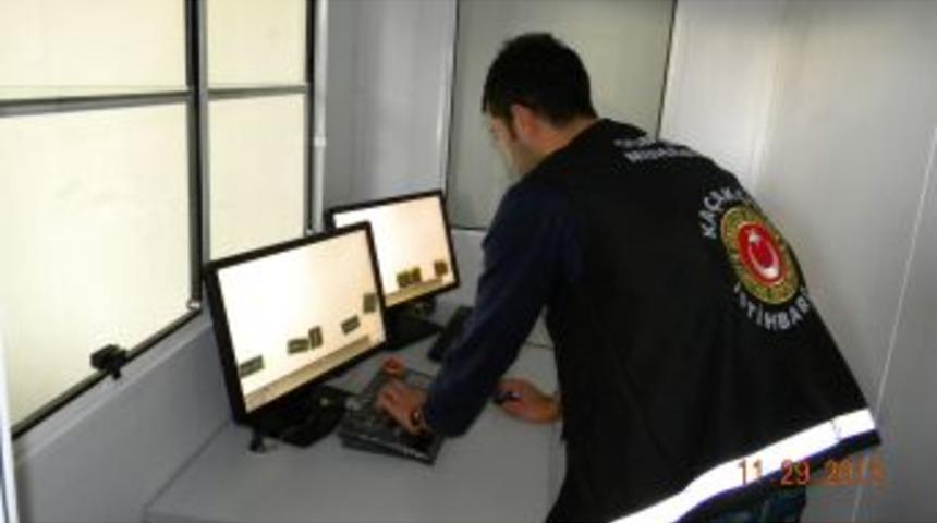 G&uuml;mr&uuml;k Ekiplerinden Milyonluk Kopya Cep Telefonu Operasyonu